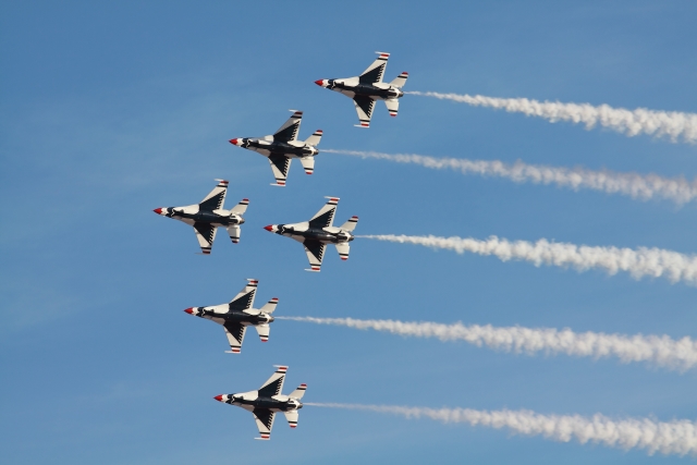 USAF Air Demonstration Squadron , “Thunderbirds” （Photo：Yoshitomo Aoki）